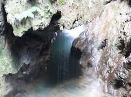 Longshuixia CaveLongshuixia Cave