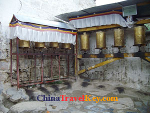 photo of lhasa-drepung-monastery