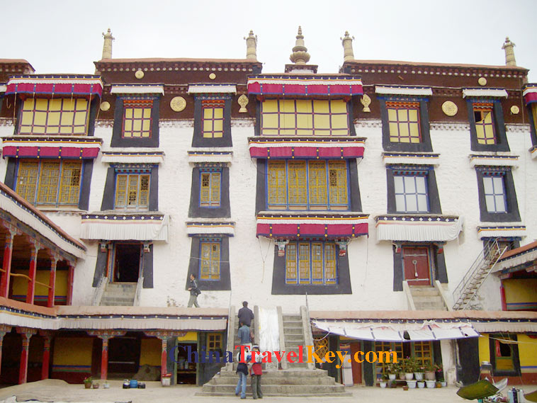 photo of lhasa drepung monastery