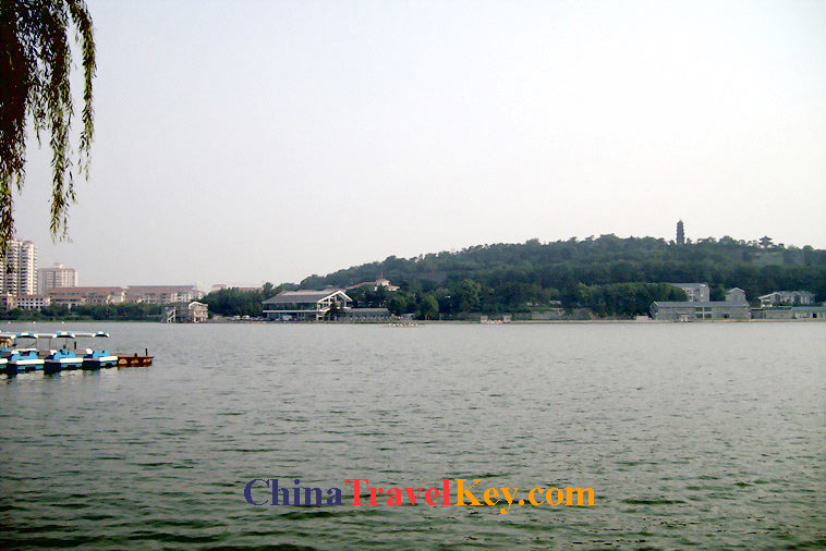 photo of nanjing xuanwu lake