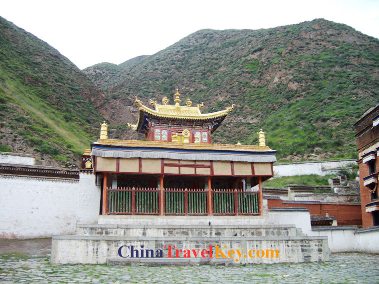 photo of labrang monastery