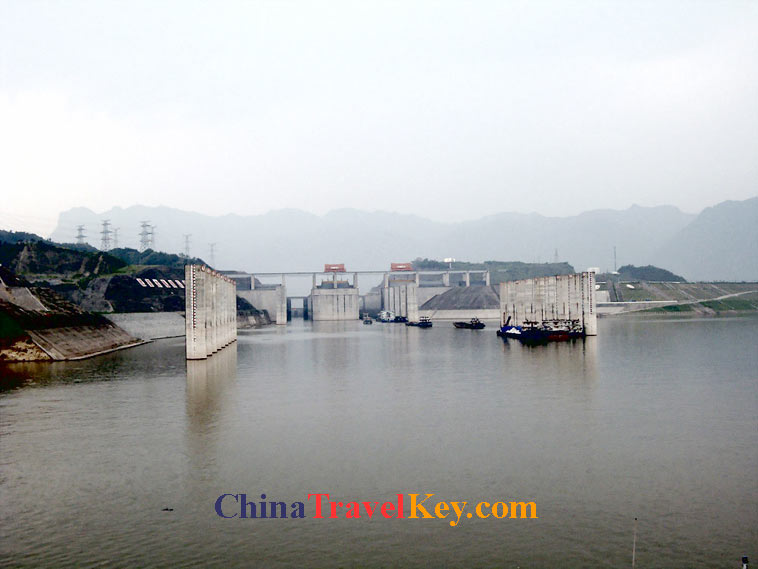 photo of yangtze river ship lock