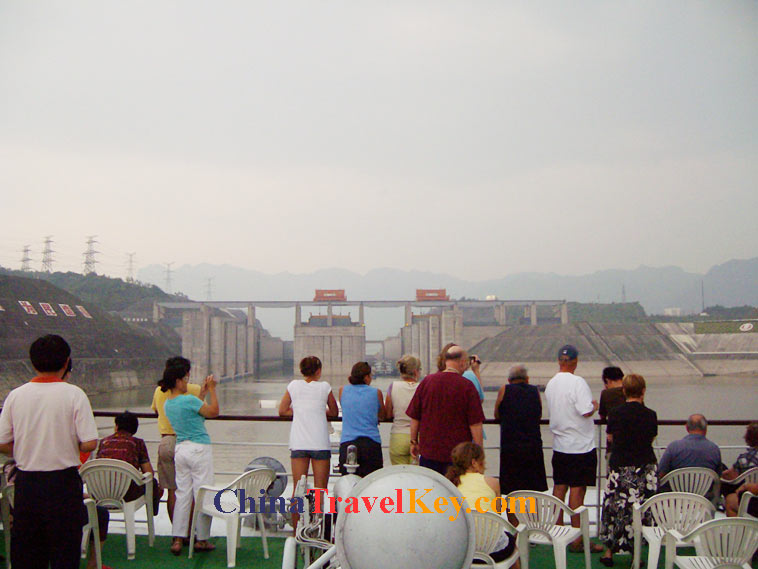 photo of yangtze river ship lock